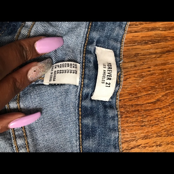 Ripped boyfriend jeans - Picture 3 of 3